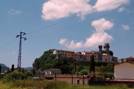 buy farmhouse to restore lucca countryside